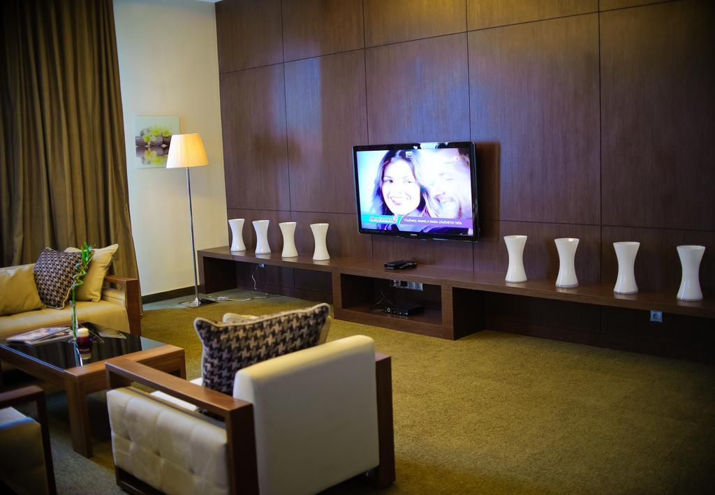 Voyage Hotel Karagandy Eksteriør billede