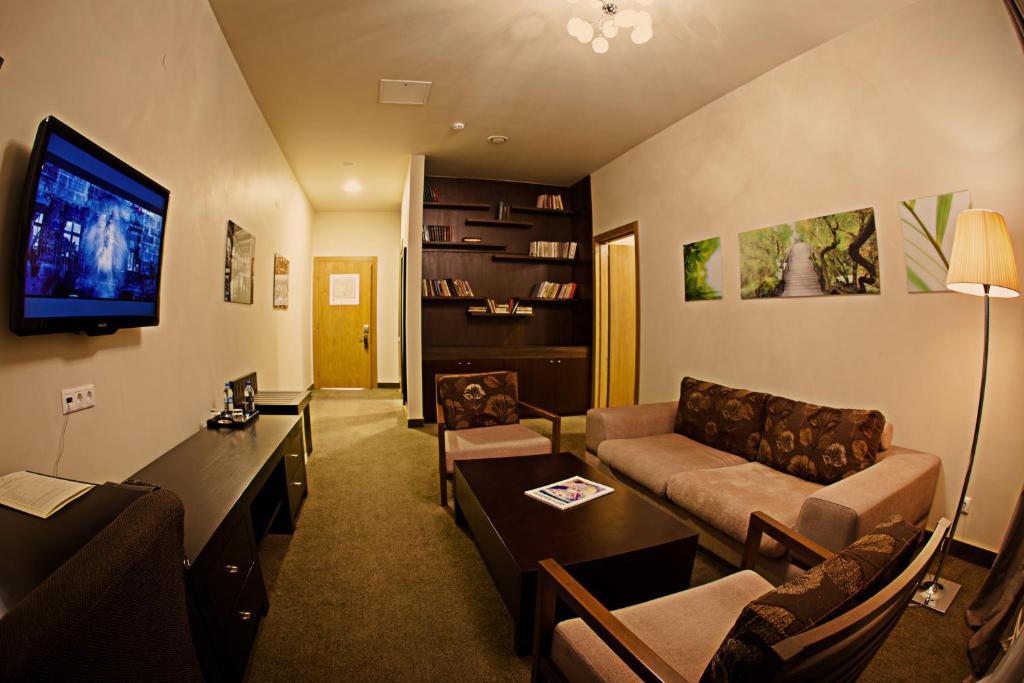 Voyage Hotel Karagandy Eksteriør billede